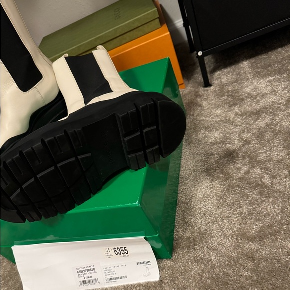 Bottega Veneta boots
Tire Boot - Picture 3 of 4